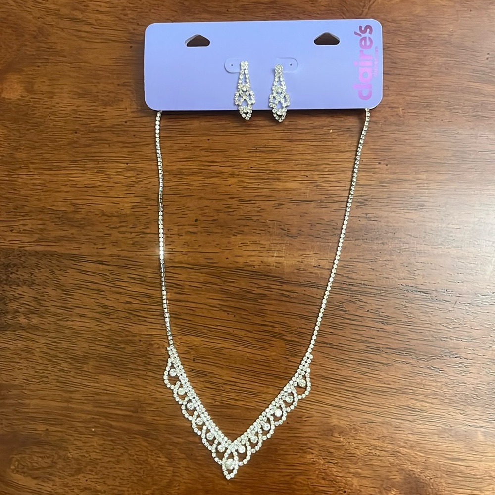 NWT Claire’s Necklace and Earrings Matching Set